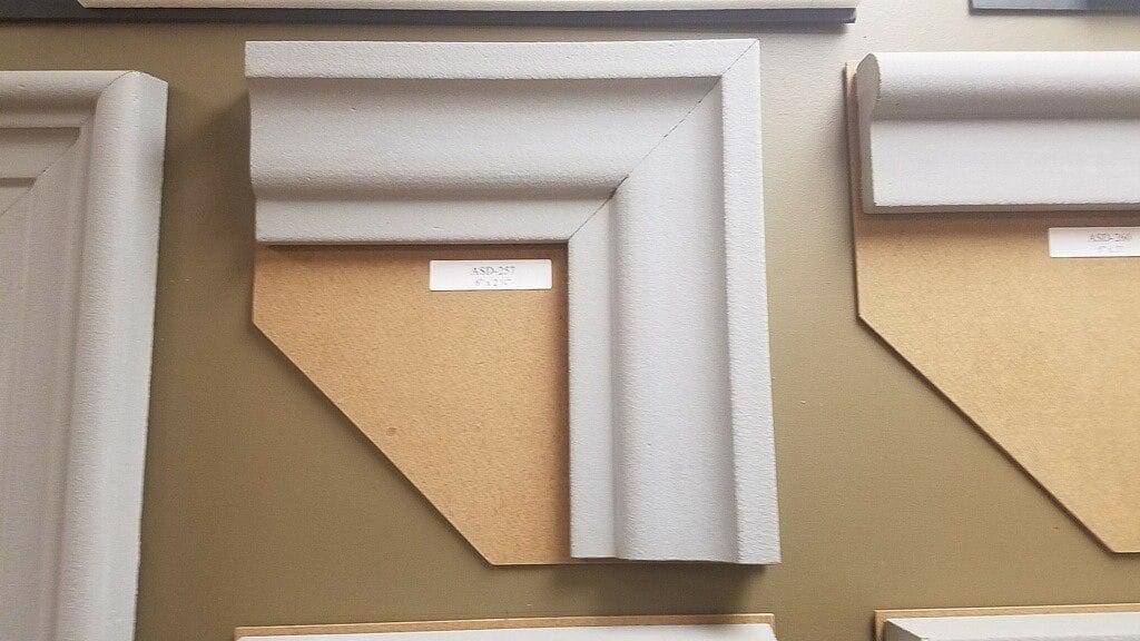 Decorative trim / molding